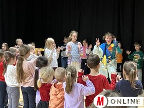 A Petőfi Sándor MMK-ba látogatott a Mézeskalács csapata