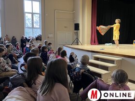 A Petőfi Sándor MMK-ba látogatott a Mézeskalács csapata