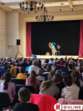 A Petőfi Sándor MMK-ba látogatott a Mézeskalács csapata