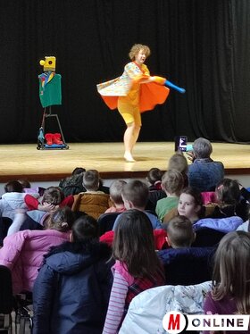 A Petőfi Sándor MMK-ba látogatott a Mézeskalács csapata