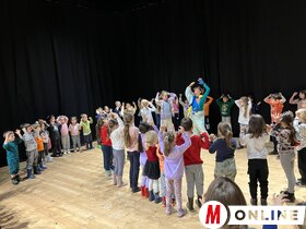 A Petőfi Sándor MMK-ba látogatott a Mézeskalács csapata