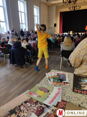 A Petőfi Sándor MMK-ba látogatott a Mézeskalács csapata