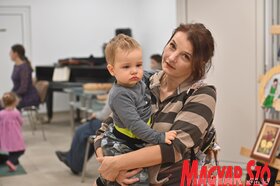 Ringató foglalkozás és babacsomagosztás az újvidéki Petőfi Sándor Magyar Művelődési Központban
