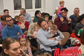 Ringató foglalkozás és babacsomagosztás az újvidéki Petőfi Sándor Magyar Művelődési Központban