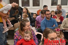 Ringató foglalkozás és babacsomagosztás az újvidéki Petőfi Sándor Magyar Művelődési Központban