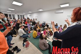 Ringató foglalkozás és babacsomagosztás az újvidéki Petőfi Sándor Magyar Művelődési Központban
