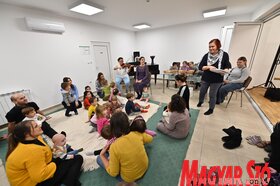 Ringató foglalkozás és babacsomagosztás az újvidéki Petőfi Sándor Magyar Művelődési Központban