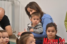 Ringató foglalkozás és babacsomagosztás az újvidéki Petőfi Sándor Magyar Művelődési Központban