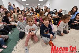 Ringató foglalkozás és babacsomagosztás az újvidéki Petőfi Sándor Magyar Művelődési Központban