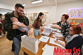 Ringató foglalkozás és babacsomagosztás az újvidéki Petőfi Sándor Magyar Művelődési Központban