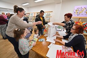 Ringató foglalkozás és babacsomagosztás az újvidéki Petőfi Sándor Magyar Művelődési Központban