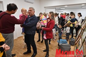 Ringató foglalkozás és babacsomagosztás az újvidéki Petőfi Sándor Magyar Művelődési Központban