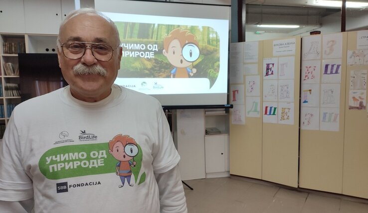 Kanyó Béla büszke az edukációs tevékenységre, amelyet a gyerekek körében végez
(az Apatini Rádió fotója) Kanyó Béla büszke az edukációs tevékenységre, amelyet a gyerekek körében végez
(az Apatini Rádió fotója)