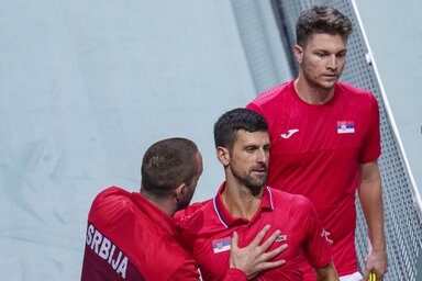 A párosok meccsén Đokovićot nyugtatgatni kellett (Fotó: Beta/AP)