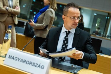 Szijjártó Péter a külügyi tanács ülésén (Fotó: Facebook/Szijjártó Péter oldala)