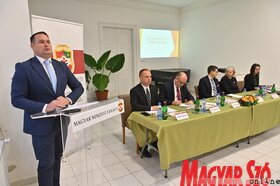 Az MNT kulturalis stratégiájának közvitája Torokkanizsan