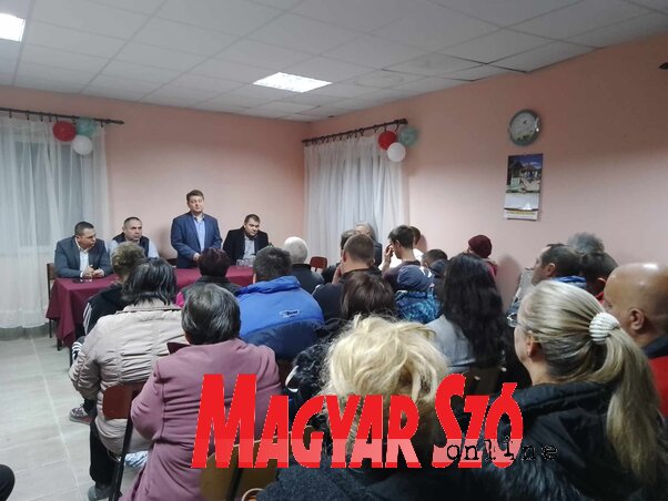 Dr. Molnár Viktor a dreai lakossági fórumon, fotó: Kancsár Izabella Dr. Molnár Viktor a dreai lakossági fórumon, fotó: Kancsár Izabella