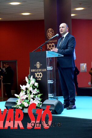 Milan Đurić, Újvidék polgármestere megnyitja a kiállítást (Fotó: Dávid Csilla)