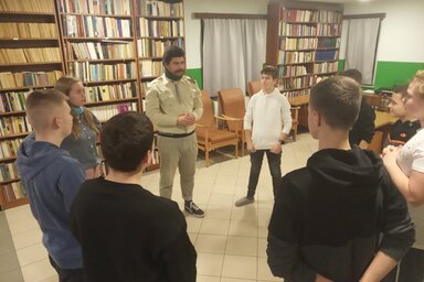 Gáspár-Barra Áron a fiatalok körében, fotó: Gabona Ferenc