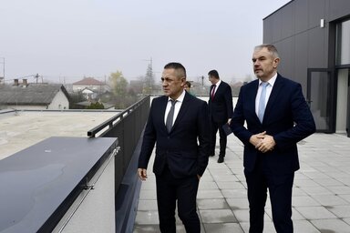 Potápi Árpád János és Jankovics Róbert Pélmonostoron, fotó: Facebook/Potápi Árpád oldala