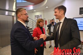 Bóka János miniszter a VMSZ képviselőivel az Európa Kollégiumba látogatott