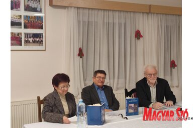 Bordás Győző könyvbemutatója a kúlai Népkörben, fotó: Paraczky László