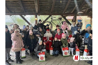 A gyerekek nagyon örültek a Mikulásnak (Gere Kitty)