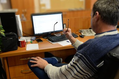 Tavaly 32 139 olyan vállalkozás tevékenykedett az országban, amelynek csak igazgatója volt (Dávid Csilla illusztrációja)