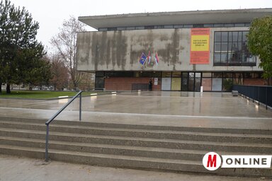 A bejárati rész felújítására több mint 31 millió dinárt fordítanak (Fotó: Dávid Csilla)