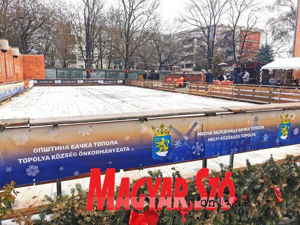 A korcsolyapálya hamarosan használható lesz, a megnyitást követően korcsolyaiskola is indul a legkisebbekenek (Herceg Elizabetta) A korcsolyapálya hamarosan használható lesz, a megnyitást követően korcsolyaiskola is indul a legkisebbekenek (Herceg Elizabetta)