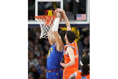 Chet Holmgren blokkolja Aaron Gordon zsákolási kísérletét (Fotó: Beta/AP)