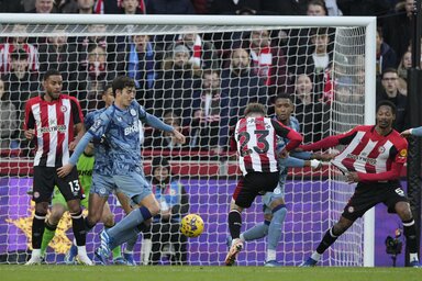 Keane Lewis-Potter gólja az Aston Villa ellen (Fotó: Beta)