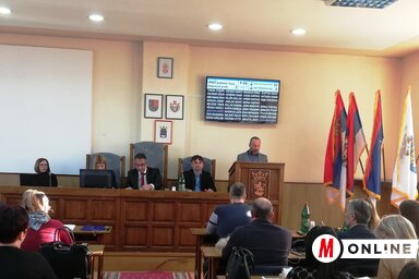 A polgármester tartott ismertetőt a költségvetéssel kapcsolatban, fotó: Tóth Péter