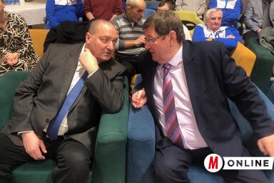 Németh Szilárd (balról) Bálint Zoltánnal, a Vajdasági Birkózóakadémia ügyvezetőjével (Fotó: Laták István felvétele)