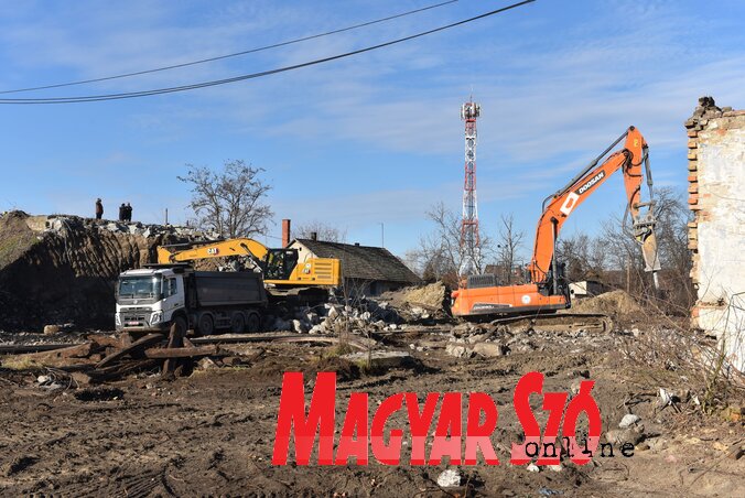 A Majsai híd újjáépítése a tervek szerint 2024. nyarára fejeződik be A Majsai híd újjáépítése a tervek szerint 2024. nyarára fejeződik be