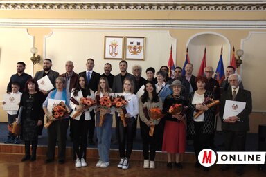 Tizenkét elismerést és nyolc köszönőlevelet osztottak ki Nagykikindán a Városnap alkalmából (Vidács Hajnalka felvétele)