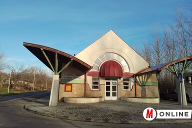 Hátfőtől innen indulnak és itt állnak meg a buszok (A szerző felvétele)