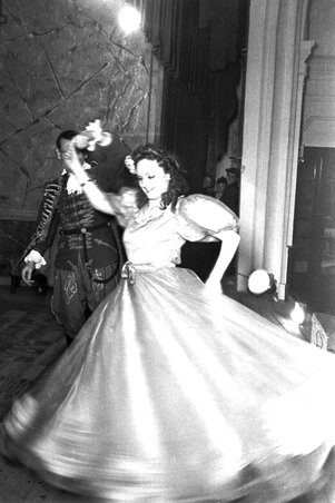 Szeleczky Zita a zentai színházban, ahol a Mária főhadnagy c. operettben lépett fel 1943 februárjában, fotó: Stevan Kragujević felvételei, Történelmi Levéltár Zenta