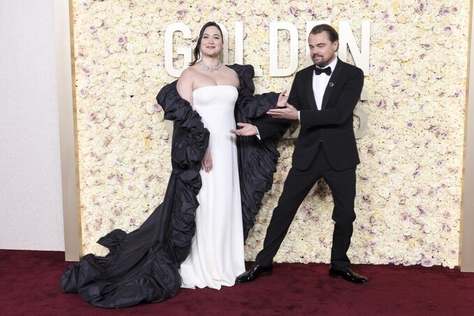 Leonardo DiCaprio és a legjobb női főszereplő díjával a dráma kategóriában jutalmazott Lily Gladstone a vörös szőnyegen, fotó: AFP Leonardo DiCaprio és a legjobb női főszereplő díjával a dráma kategóriában jutalmazott Lily Gladstone a vörös szőnyegen, fotó: AFP