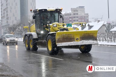 Hétfő hajnalban 320 tonna sót szórtak szét, fotó: Ótos András