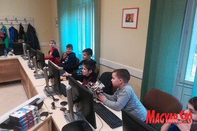 Gyerekek és robotok, fotó: Lukács Melinda