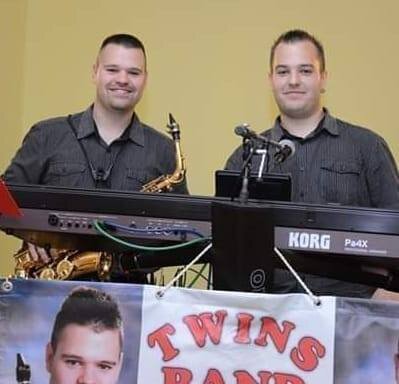 A nyugat-bácskai báli alkalmak legtöbbjén a Twins Band zenél (Facebook-fotó)