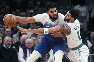 Tatum a jóval magasabb Townson is hatékonyan védekezett (Fotó: Beta/AP)