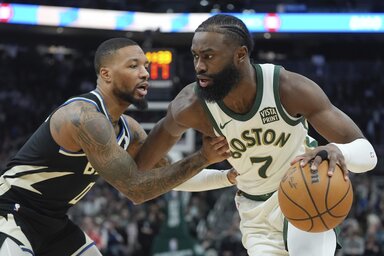 Jaylen Brown (labdával) és társai kaptak egy emlékeztetőt, hogy mire számíthatnak Damian Lillardék ellen a rájátszásban (Fotó: Beta/AP)