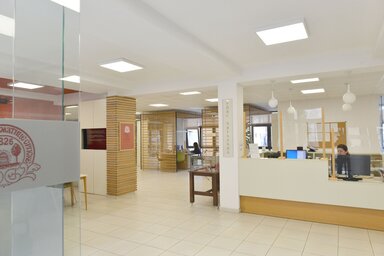 A Szerb Matica Könyvtárának olvasószolgálati részlege, A könyv fotóinak szerzői: Sonja Sulocki Jegdić, Vladimir Šantalab és Branislav Varenika A Szerb Matica Könyvtárának olvasószolgálati részlege, A könyv fotóinak szerzői: Sonja Sulocki Jegdić, Vladimir Šantalab és Branislav Varenika