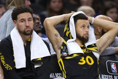 Curry (jobbról) márciusban 36, Thompson februárban 34 éves lesz: a dinasztia utolsó pillanatait élik a nagyágyúk? (Fotó: Beta/AP)