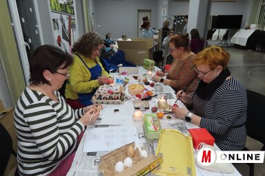 Tojásfestő és makraméfoglalkozások a Csobolyó-székházban, fotó: Csincsik Zsolt
