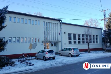 Az adai baraparti iskola épülete, fotó: Csincsik Zsolt