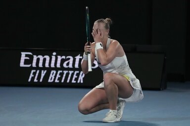 A versenynap legidegtépőbb mérkőzésén Anna Blinkova búcsúztatta a tavalyi döntős Jelena Ribakinát (Fotó: Beta/AP)