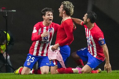 Griezmann gólját ünneplik a Matracosok (Fotó: Beta/AP)